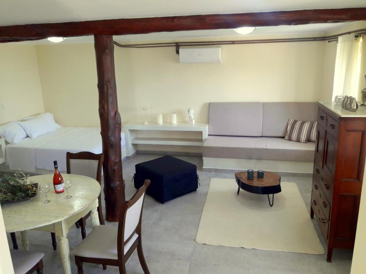 Dioni House *